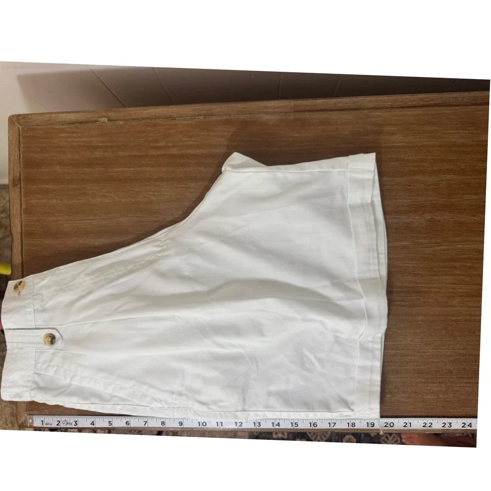 SweetBriar Women's White High Waist Pleated Bermuda Shorts Vintage Grandmacore‎